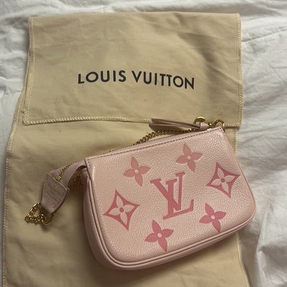Louis Vuitton by the Pool Pochette - Picture 3 of 4